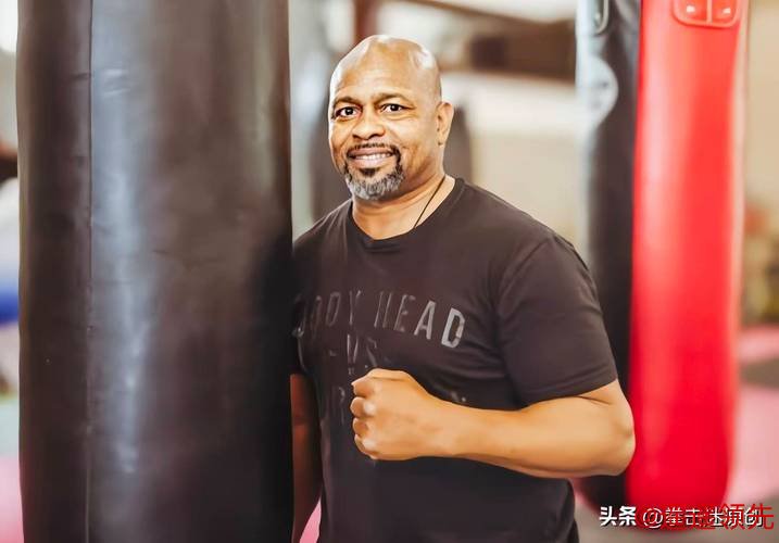 传奇拳王小罗伊·琼斯向新星伊陶玛发出重要忠告：登顶世界冠军需谨慎前行