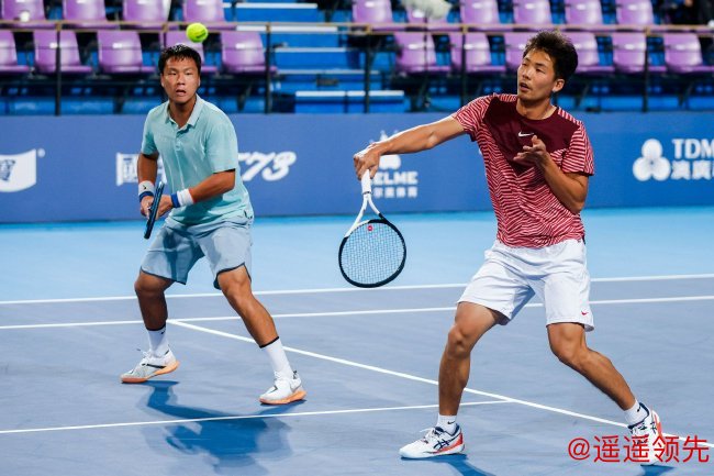 杨子江（左 ）、郑宝罗（右）